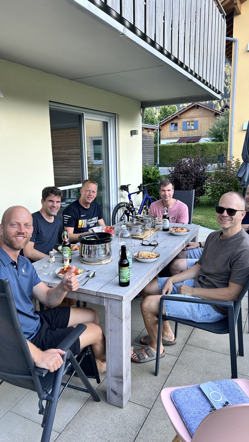 Gemeinsamer Teamabend am Tisch
